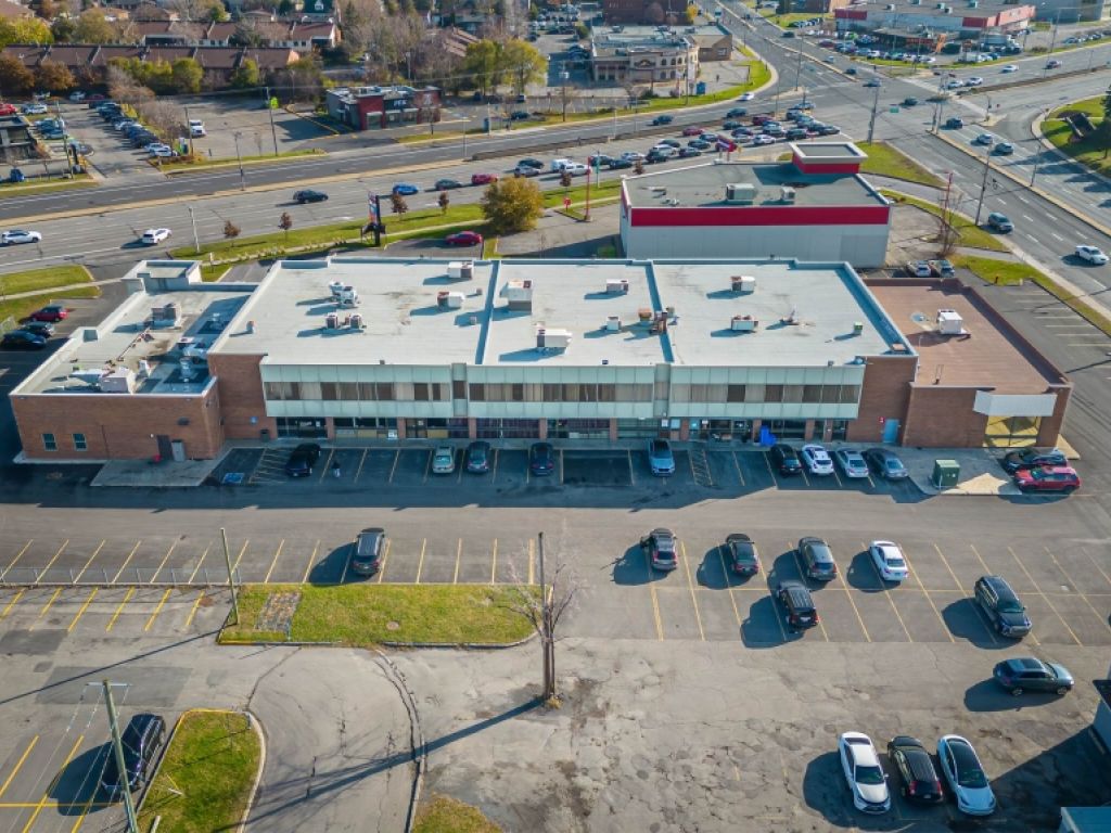 Commercial space and offices for rent Brossard