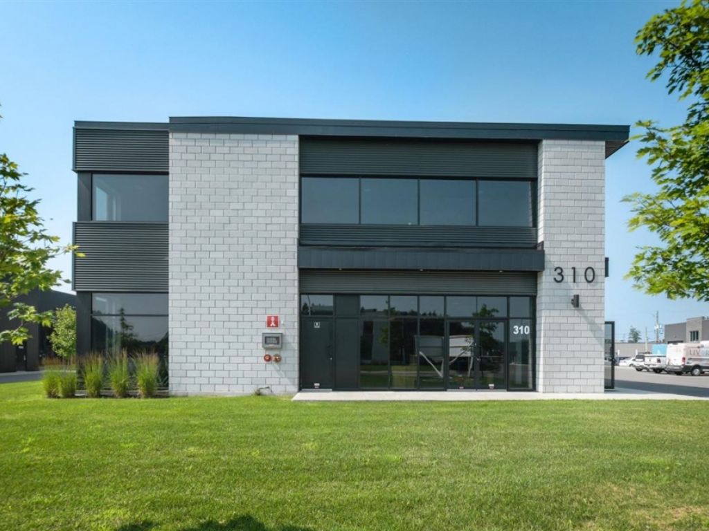 Industrial space for lease - 310 Rue Legault