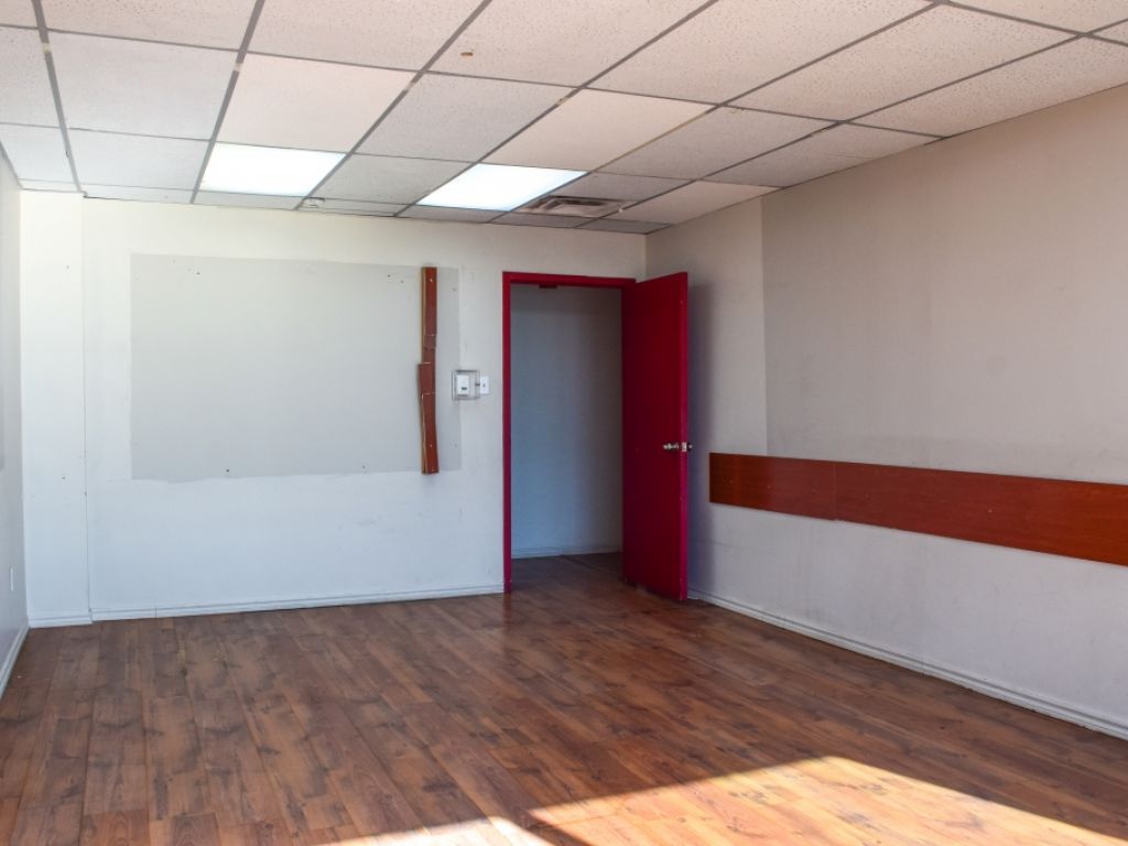 Office space for rent facing Mail Champlain