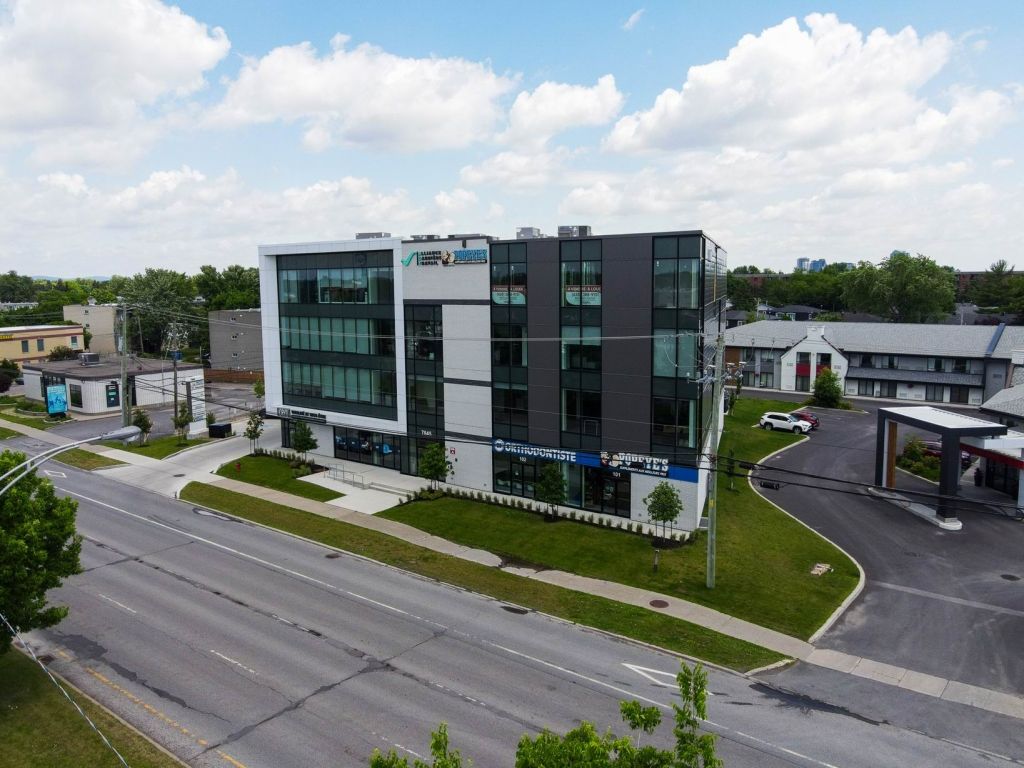 Coworking spaces / Office for rent Turnkey Brossard