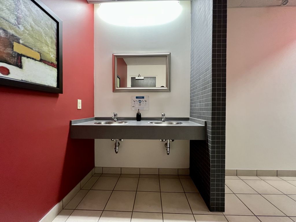 COMMERCIAL / BUREAU  À LOUER