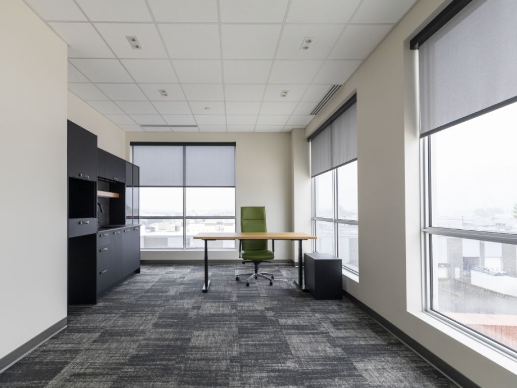 Bureau  louer | Laval | 3 000  10 000 PI 