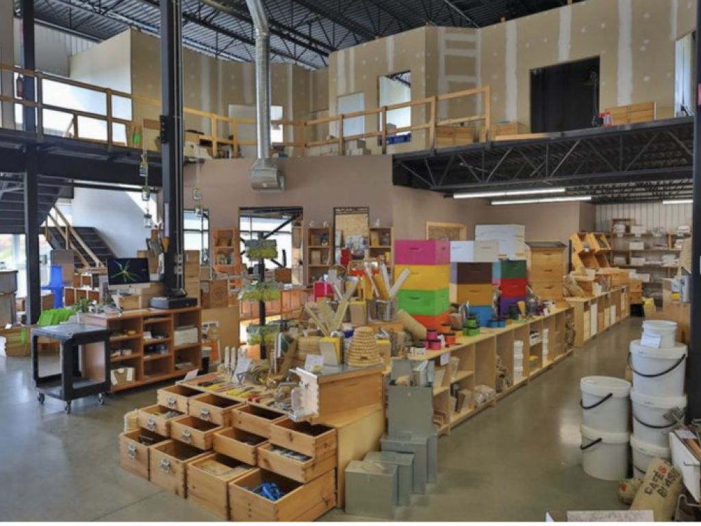 Superbe Local  18000' Industriel et/ou Commercial-Showroom-bureaux A louer