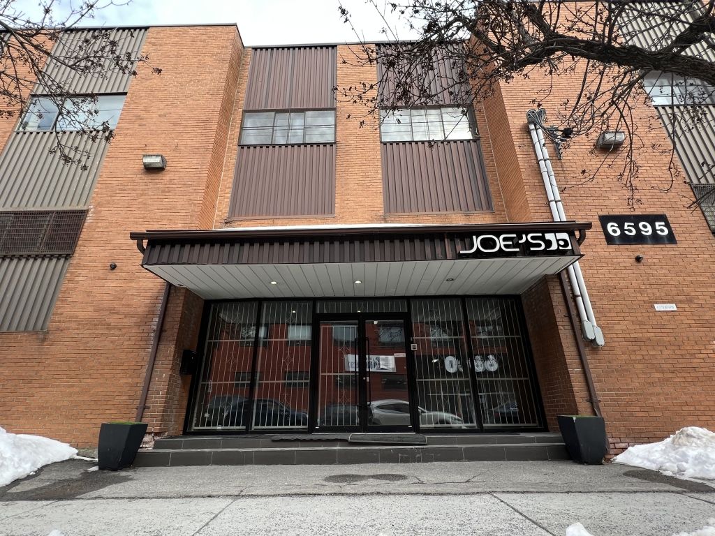 B�TIMENT COMMERCIAL ET INDUSTRIEL � VENDRE