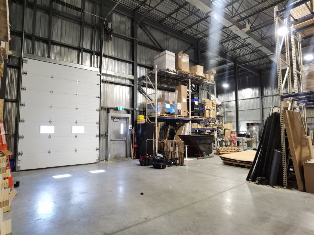 Entrept de 6500 pc  louer immeuble industriel  Candiac