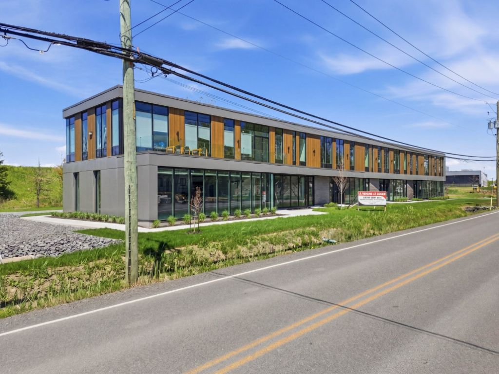 Espace Industriel et Commercial de 1er Choix � Louer