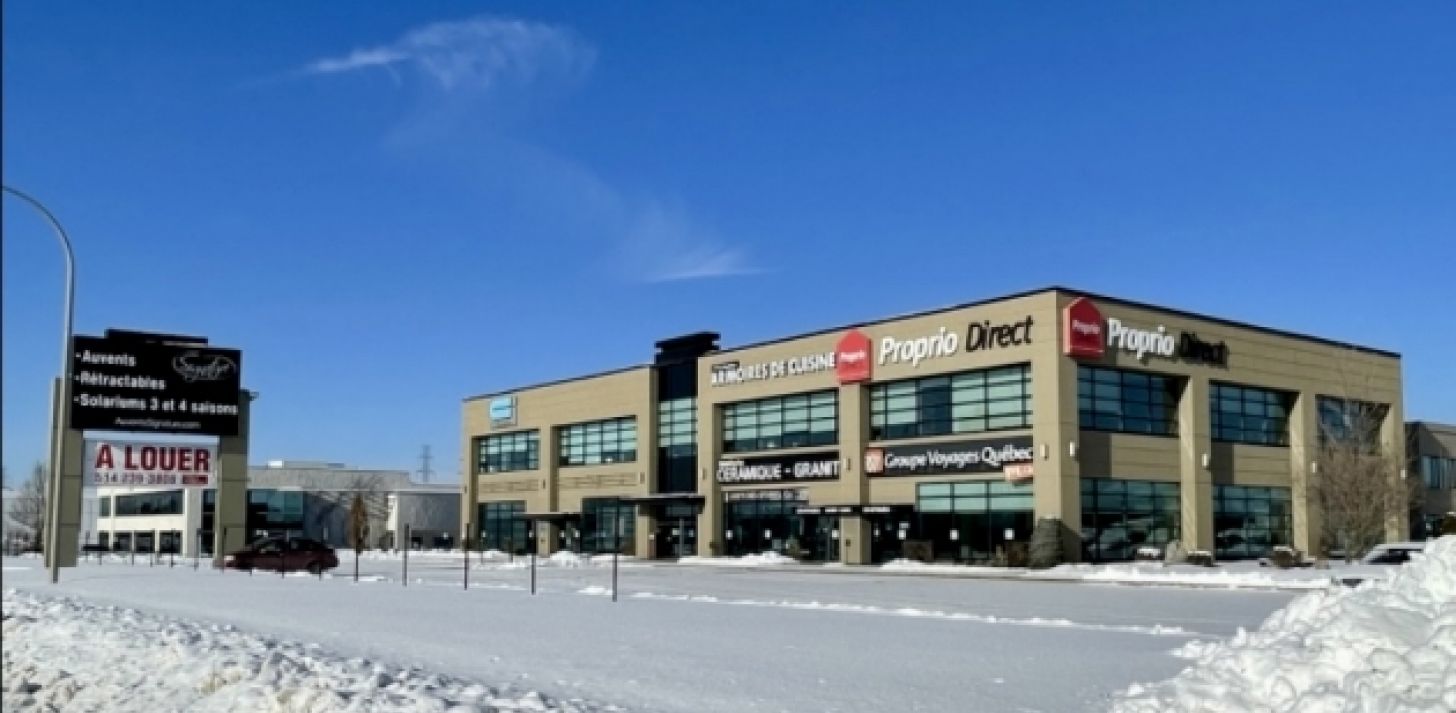 Superbe local 3000 pieds carrés - (possibilité de 6000 pieds carrés qui fait le coin) Aut des Laurentides, Laval - À louer