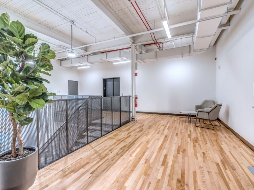 Renovated office space for rent in HOMA, loft-style sunny corner