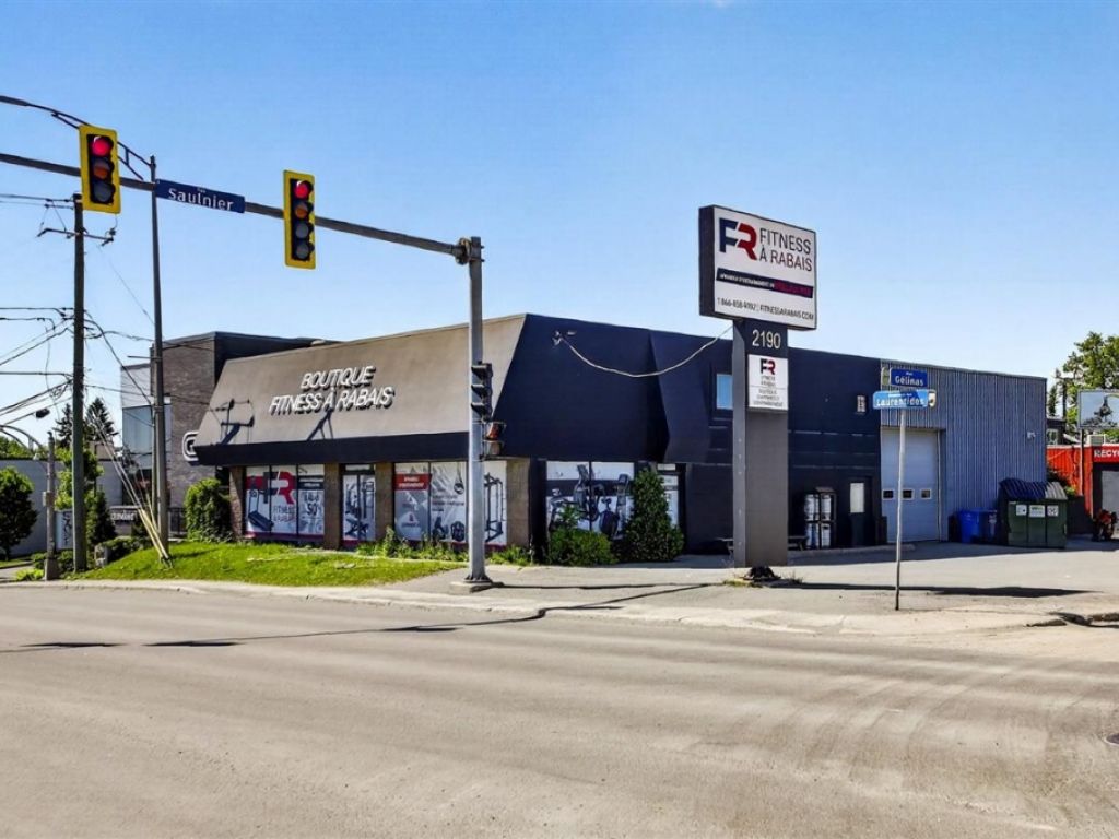 Commercial/office building for sale