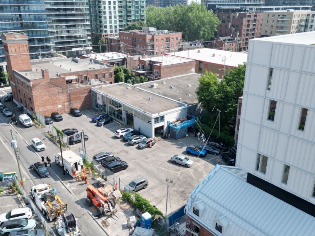 Retail space Griffintown-dealership