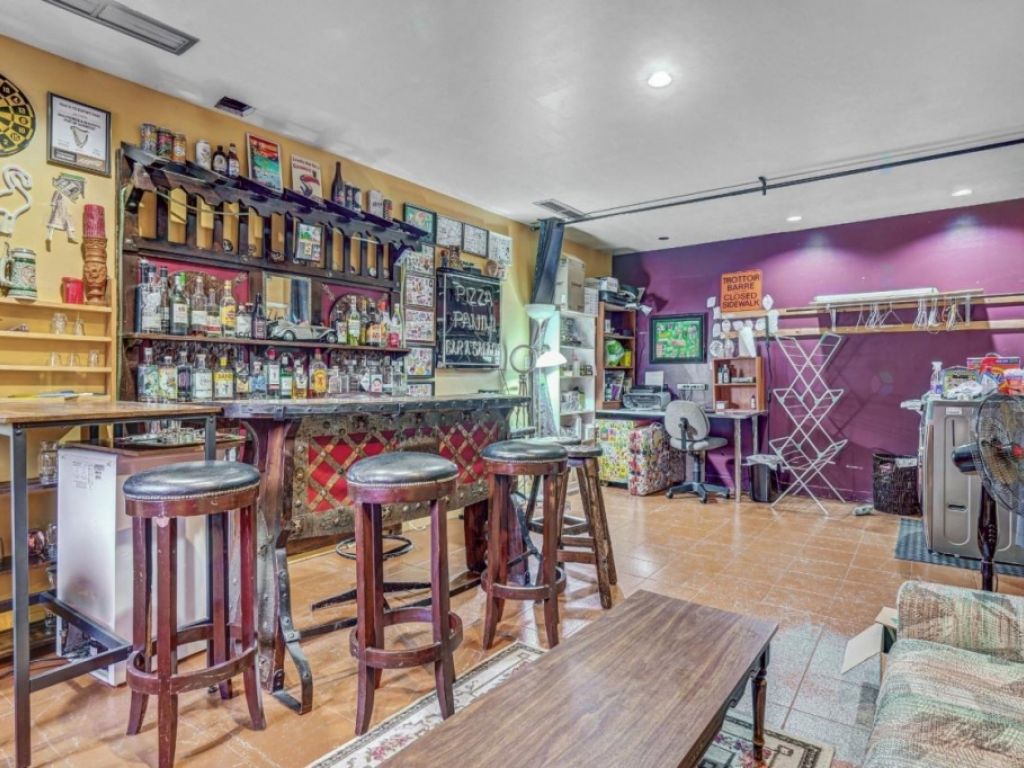 3 commercial units + garage � Duluth St., Plateau-Mont-Royal