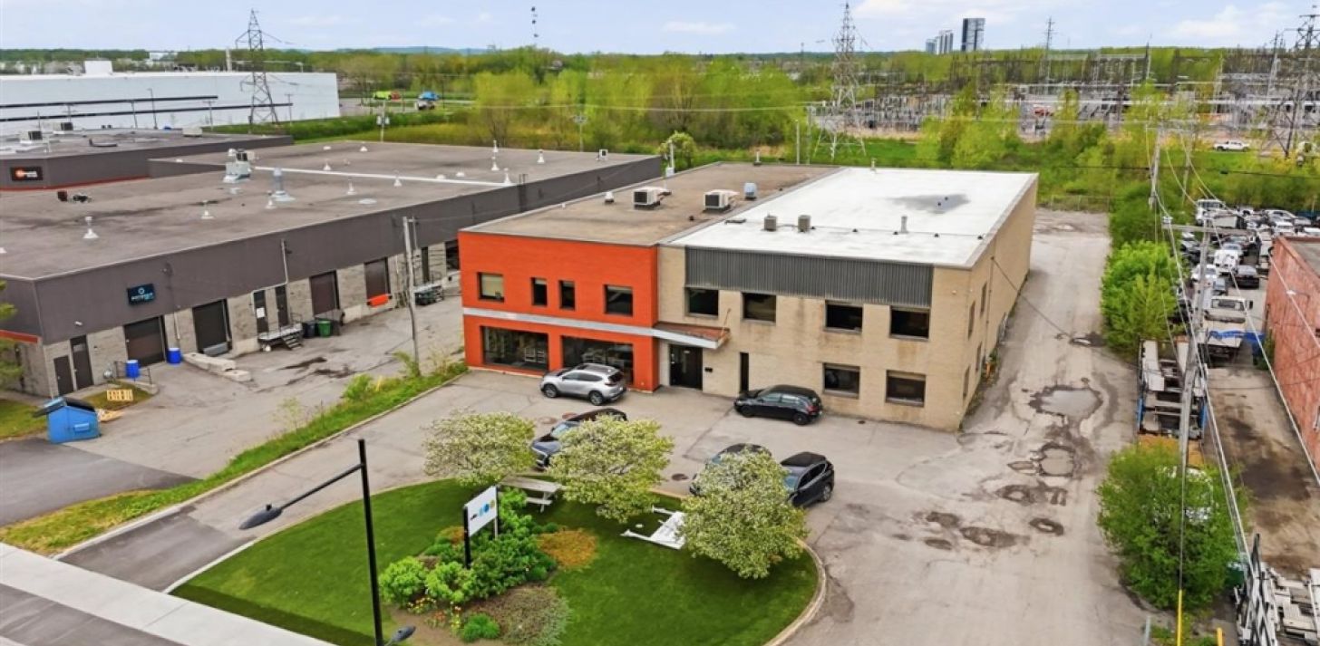 B&acirc;tisse industrielle � 8905 Boul. Henri-Bourassa O., Montr&eacute;al (Saint-Laurent) - Pour Vente ou location