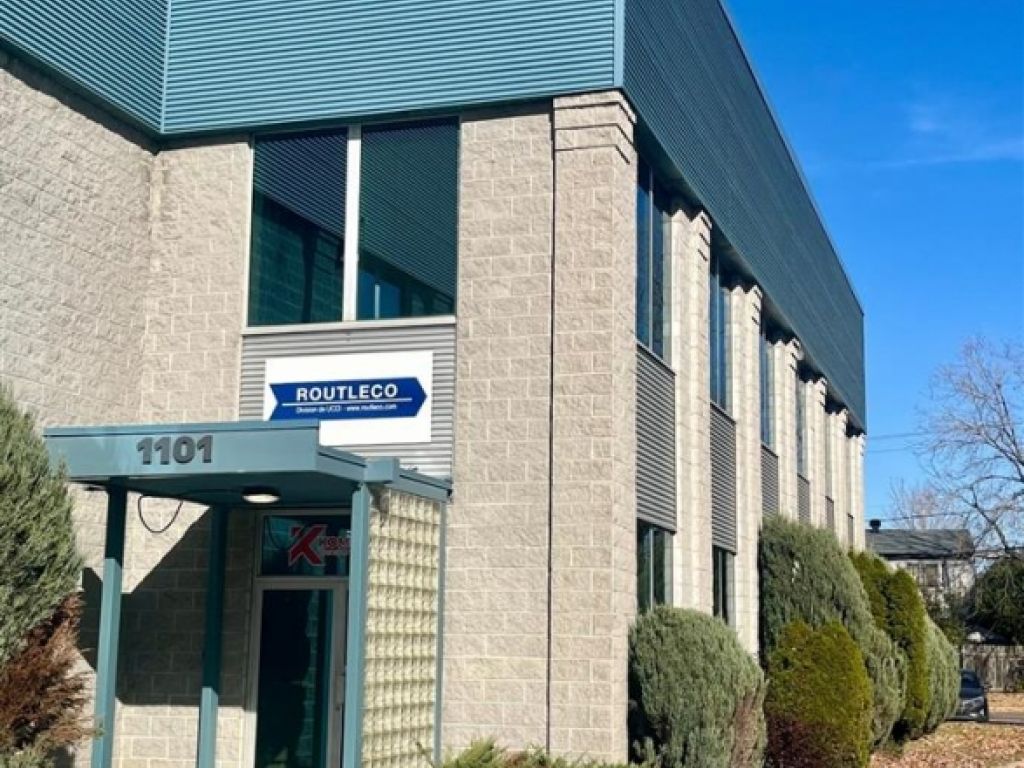 Office space for lease - 1101-1111 Aut. Chomedey (A-13)